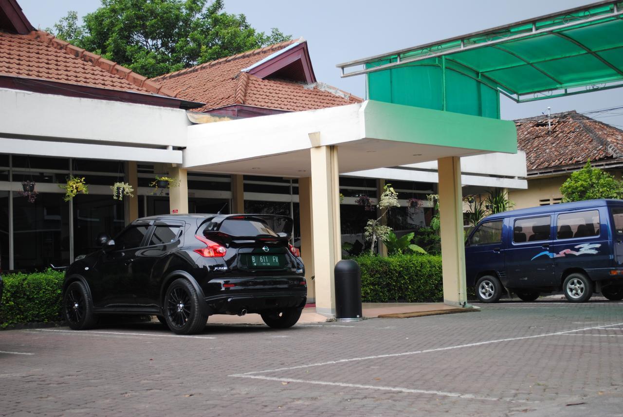 Hotel Wisata Baru Серанг Экстерьер фото