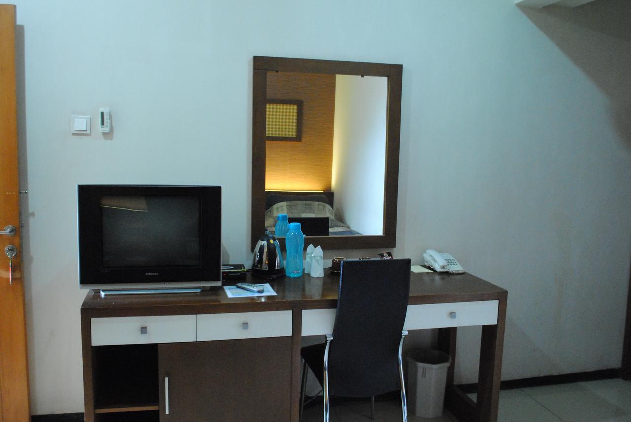 Hotel Wisata Baru Серанг Экстерьер фото